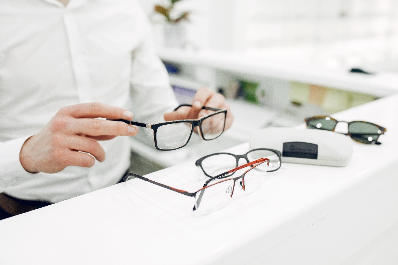  How Optical Dispensaries Ensure Accuracy in Eyeglasses Prescription Lenses