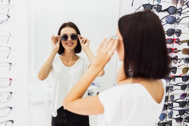  Can Custom Frame Styling Services Help You Build a Signature Eyewear Look?