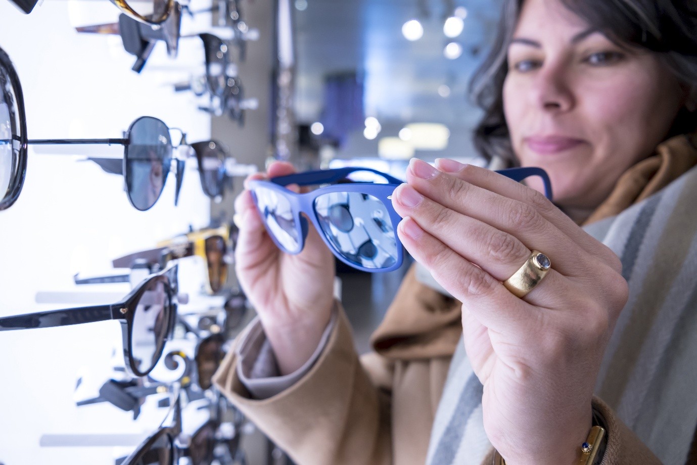  What Are the Benefits of Upgrading Your Existing Glasses Through a Prescription Lens Service?